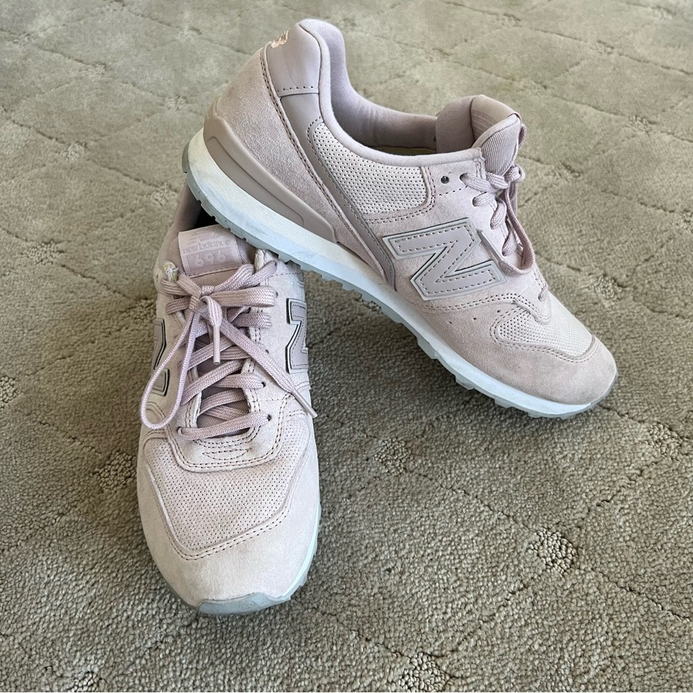 New Balance 696